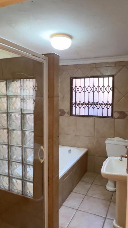 To Let 5 Bedroom Property for Rent in The Orchards Gauteng