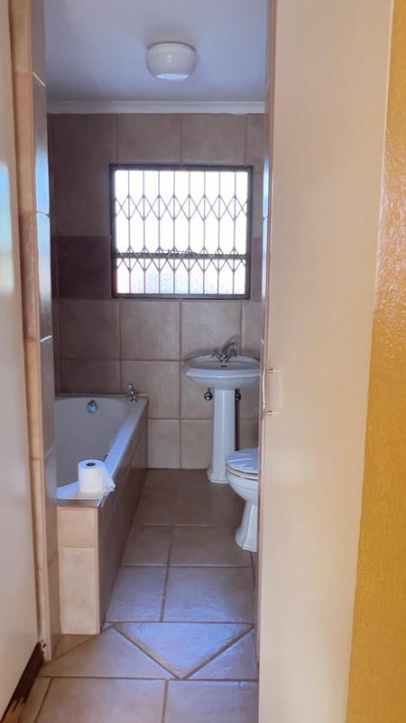 To Let 5 Bedroom Property for Rent in The Orchards Gauteng
