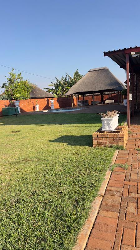 To Let 5 Bedroom Property for Rent in The Orchards Gauteng