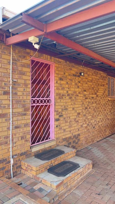 To Let 5 Bedroom Property for Rent in The Orchards Gauteng