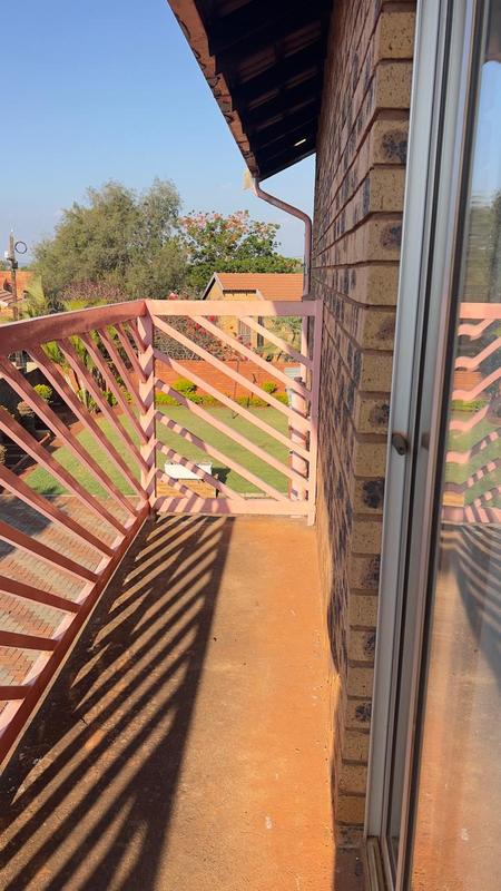 To Let 5 Bedroom Property for Rent in The Orchards Gauteng