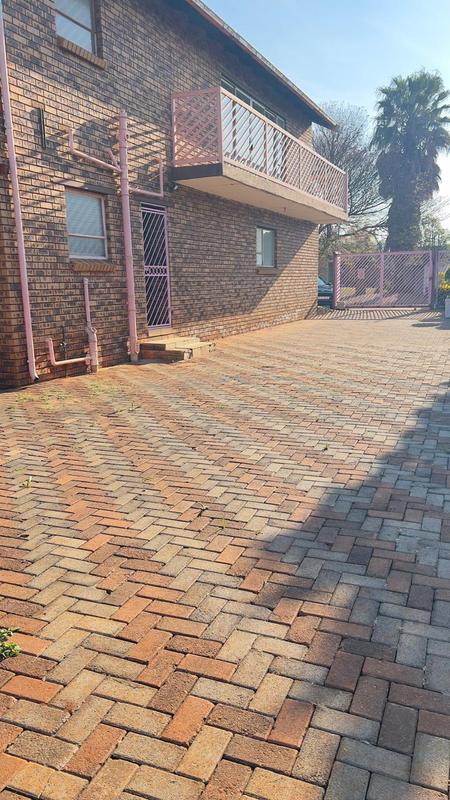To Let 5 Bedroom Property for Rent in The Orchards Gauteng