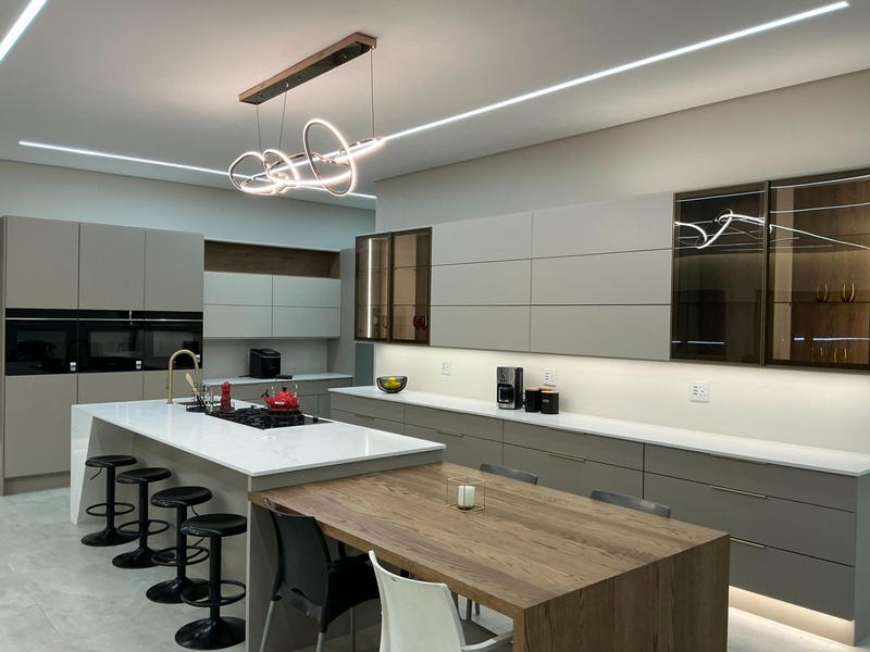 6 Bedroom Property for Sale in Midstream Ridge Gauteng