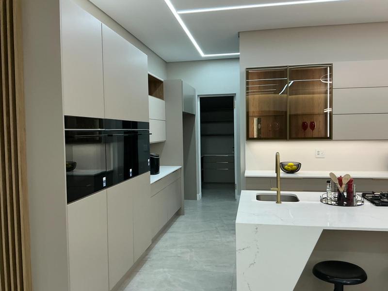 6 Bedroom Property for Sale in Midstream Ridge Gauteng