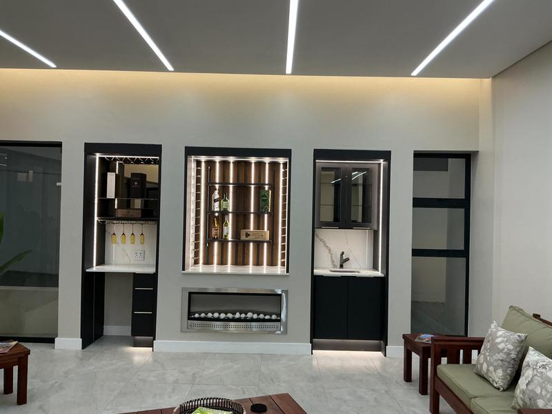 6 Bedroom Property for Sale in Midstream Ridge Gauteng