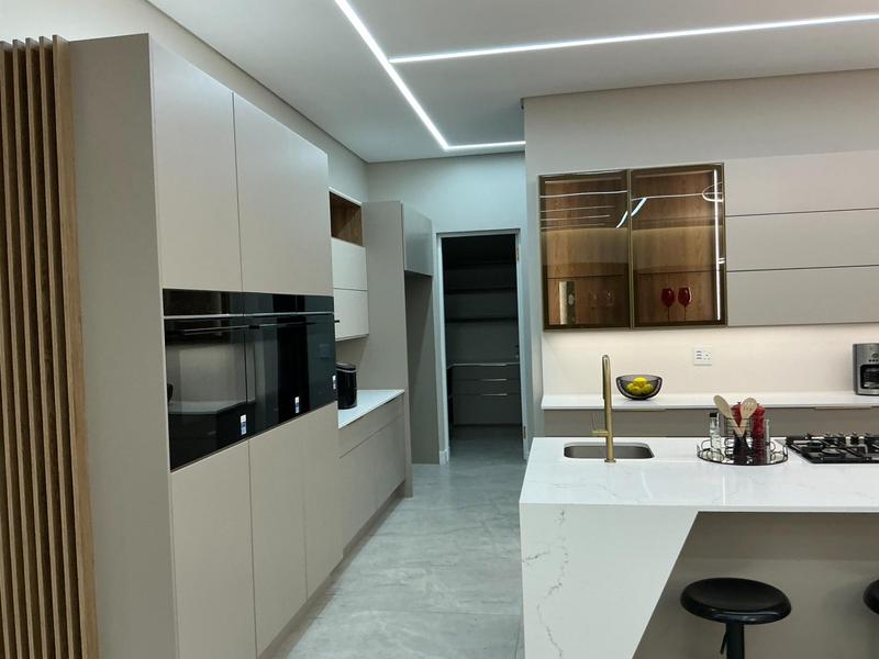 6 Bedroom Property for Sale in Midstream Ridge Gauteng