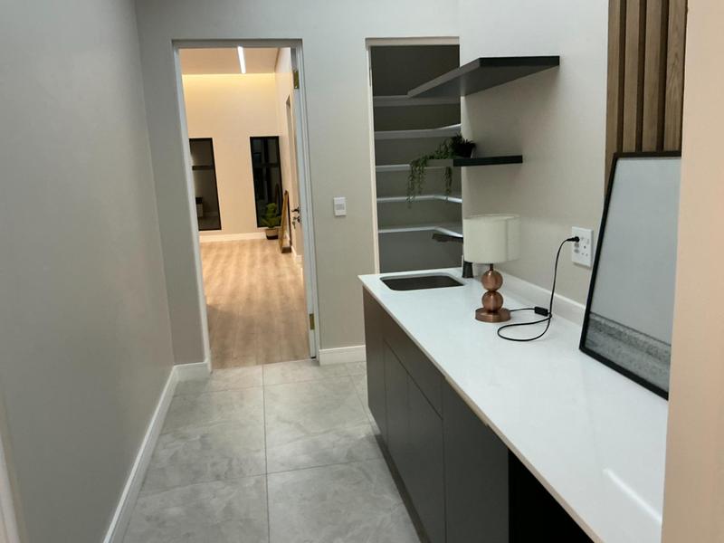 6 Bedroom Property for Sale in Midstream Ridge Gauteng