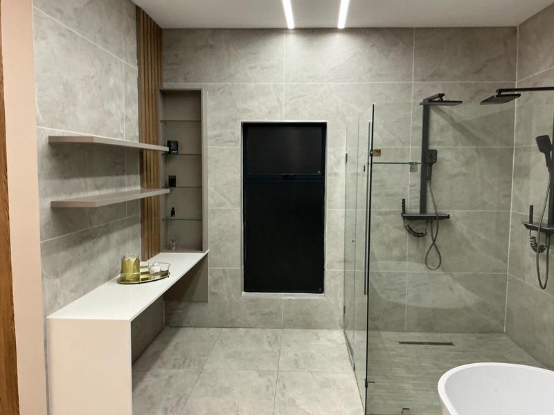 6 Bedroom Property for Sale in Midstream Ridge Gauteng