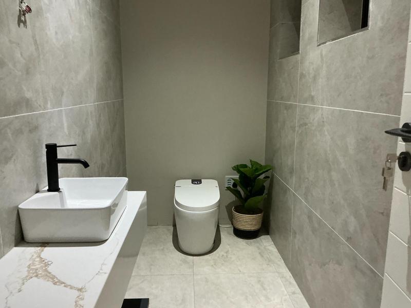 6 Bedroom Property for Sale in Midstream Ridge Gauteng