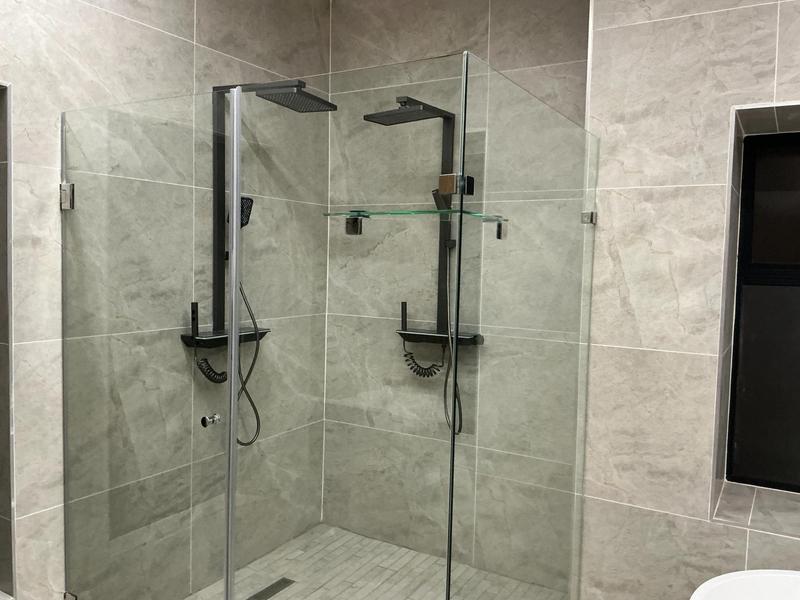 6 Bedroom Property for Sale in Midstream Ridge Gauteng