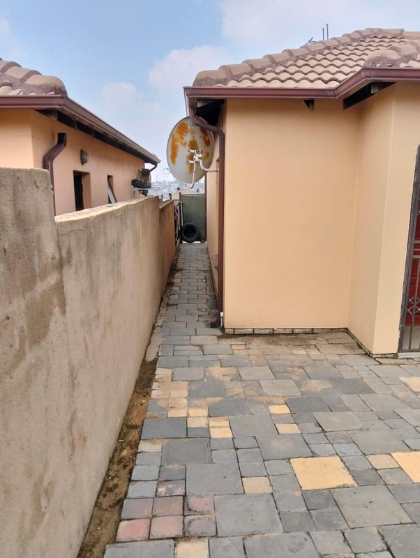 2 Bedroom Property for Sale in Clayville Gauteng