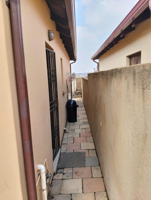 2 Bedroom Property for Sale in Clayville Gauteng