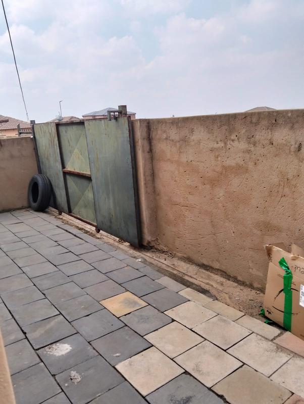 2 Bedroom Property for Sale in Clayville Gauteng