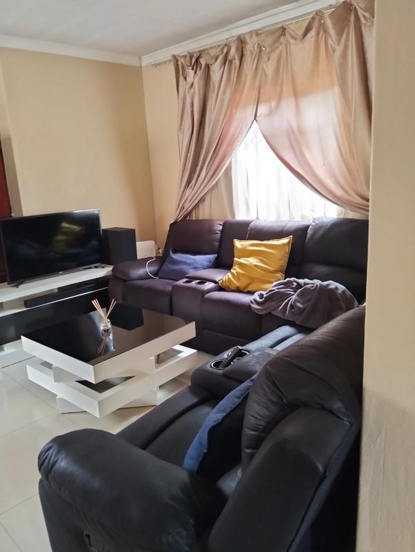 2 Bedroom Property for Sale in Clayville Gauteng