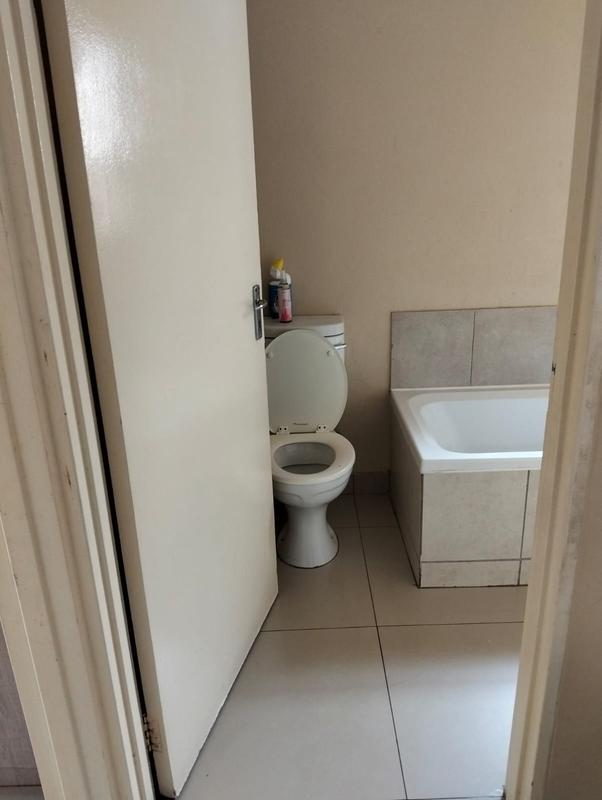 2 Bedroom Property for Sale in Clayville Gauteng