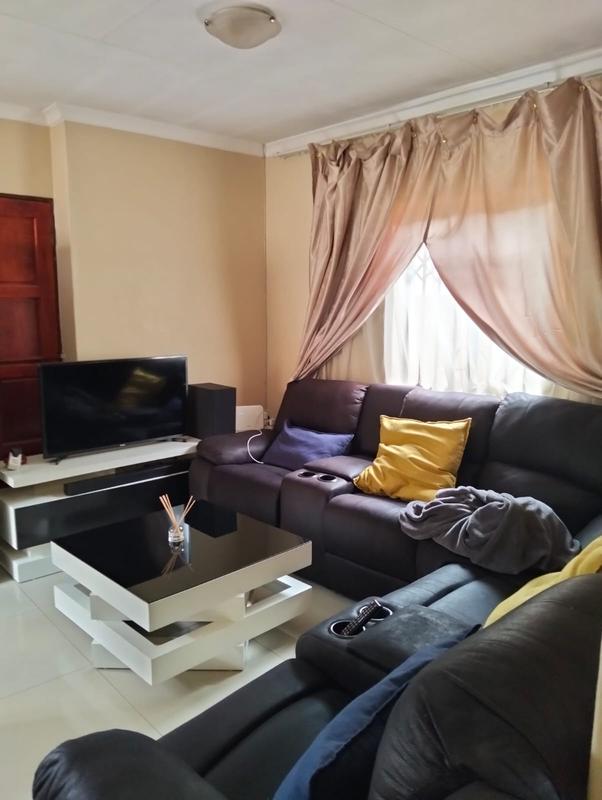 2 Bedroom Property for Sale in Clayville Gauteng