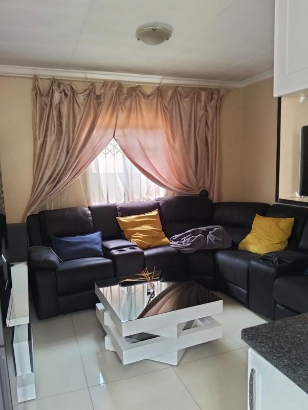2 Bedroom Property for Sale in Clayville Gauteng