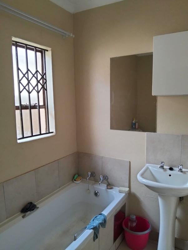 2 Bedroom Property for Sale in Clayville Gauteng