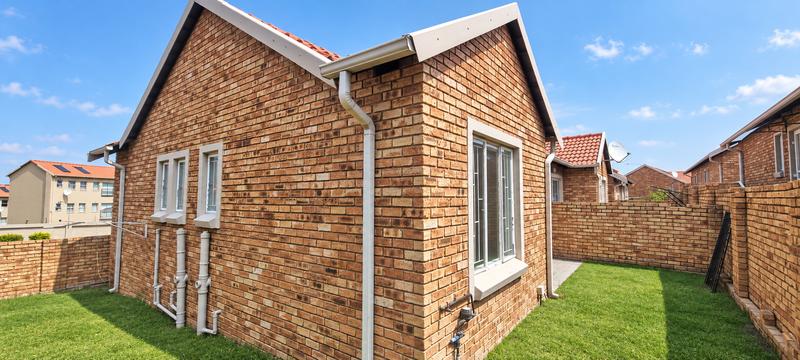 2 Bedroom Property for Sale in Kosmosdal Gauteng