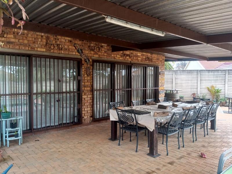 4 Bedroom Property for Sale in Selection Park Gauteng
