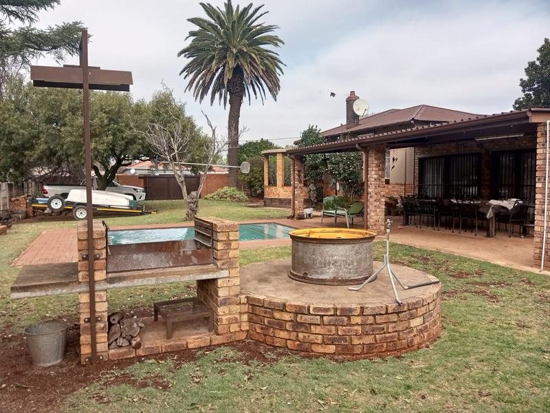 4 Bedroom Property for Sale in Selection Park Gauteng