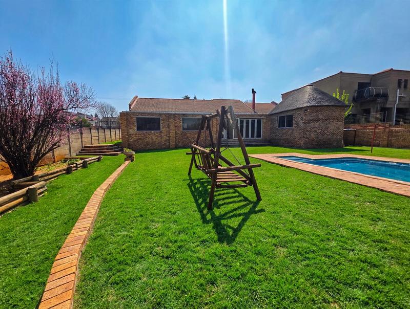 4 Bedroom Property for Sale in Rothdene Gauteng