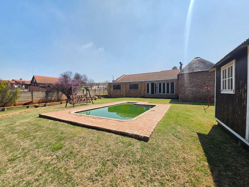 4 Bedroom Property for Sale in Rothdene Gauteng