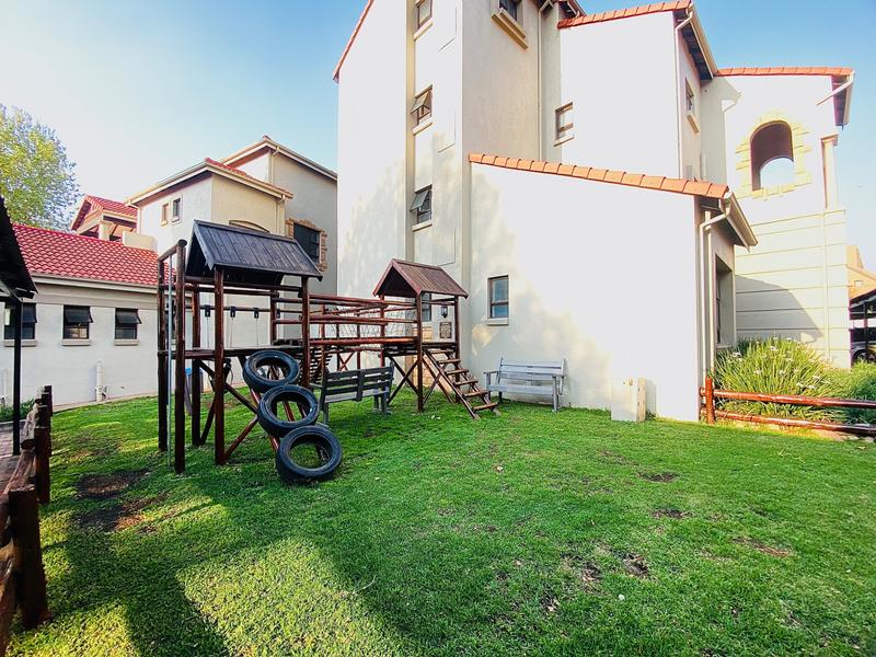 To Let 2 Bedroom Property for Rent in Pineslopes Gauteng