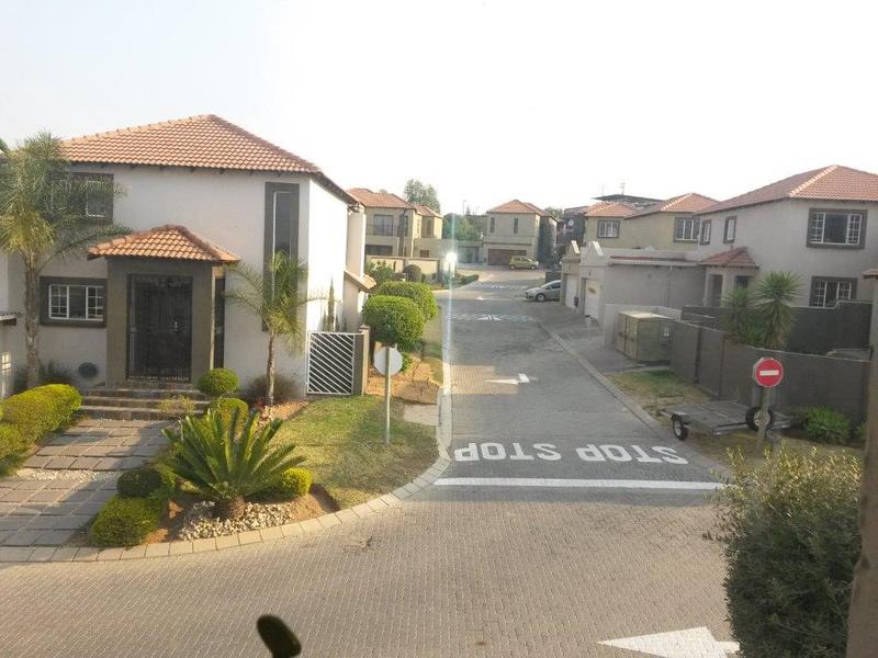 To Let 3 Bedroom Property for Rent in North Riding Gauteng
