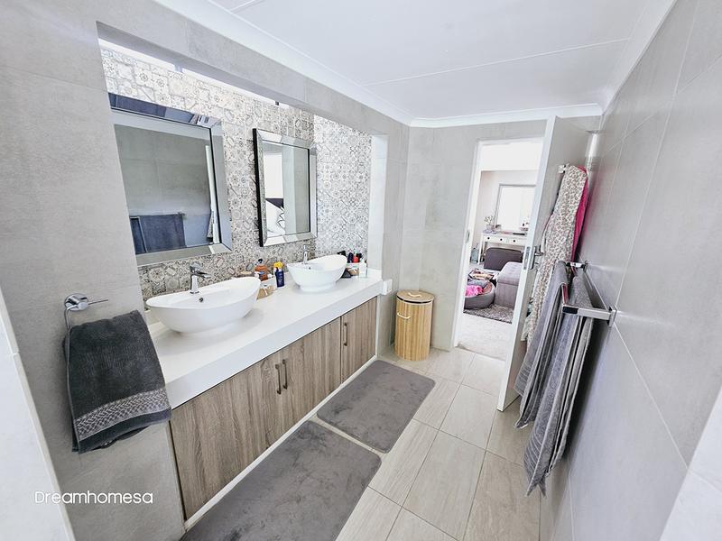 4 Bedroom Property for Sale in Sandhurst Gauteng
