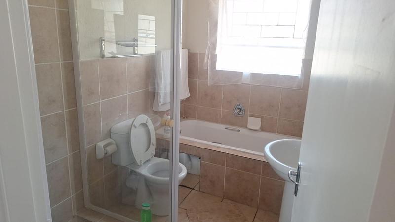 To Let 2 Bedroom Property for Rent in Fairland Gauteng