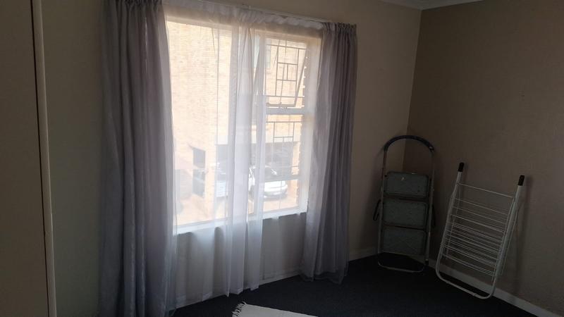 To Let 2 Bedroom Property for Rent in Fairland Gauteng