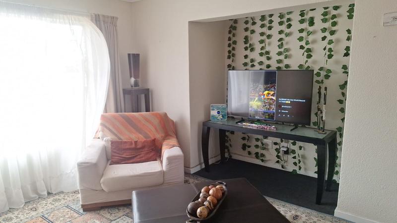 To Let 2 Bedroom Property for Rent in Fairland Gauteng
