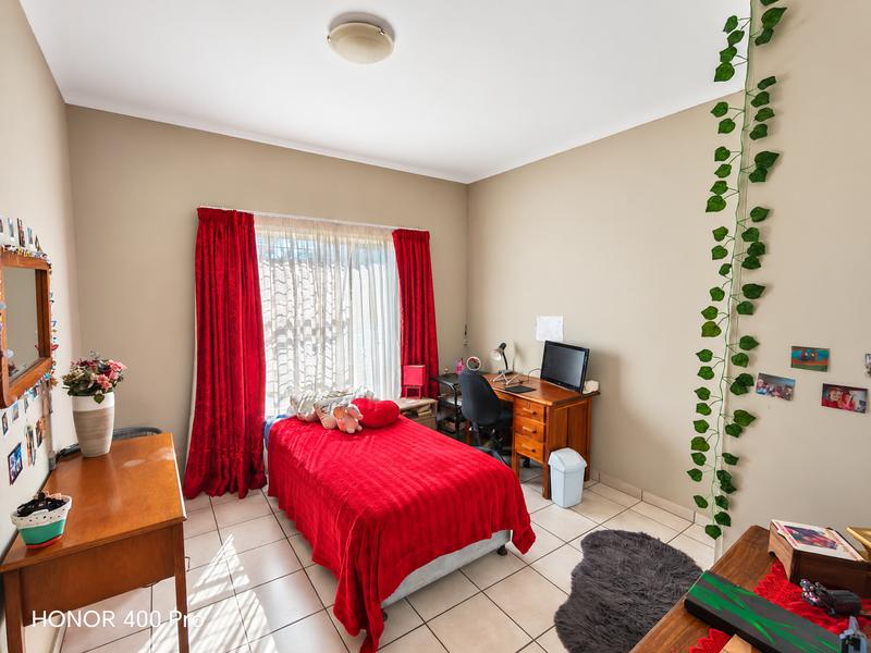 To Let 3 Bedroom Property for Rent in Strubenvale Gauteng