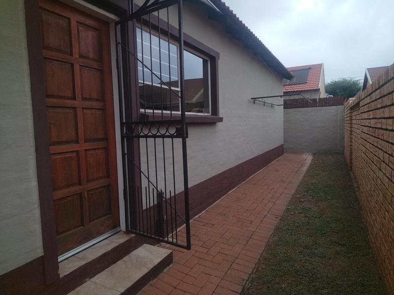 To Let 3 Bedroom Property for Rent in Randfontein Gauteng