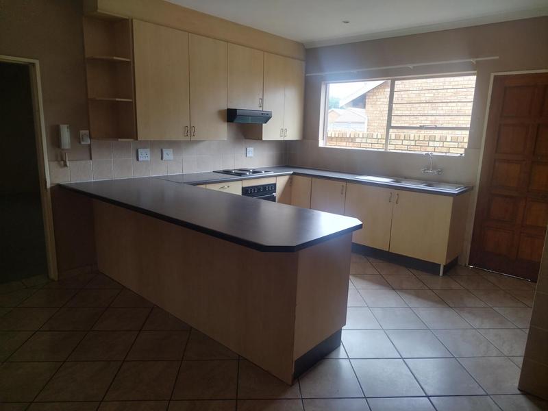 To Let 3 Bedroom Property for Rent in Randfontein Gauteng