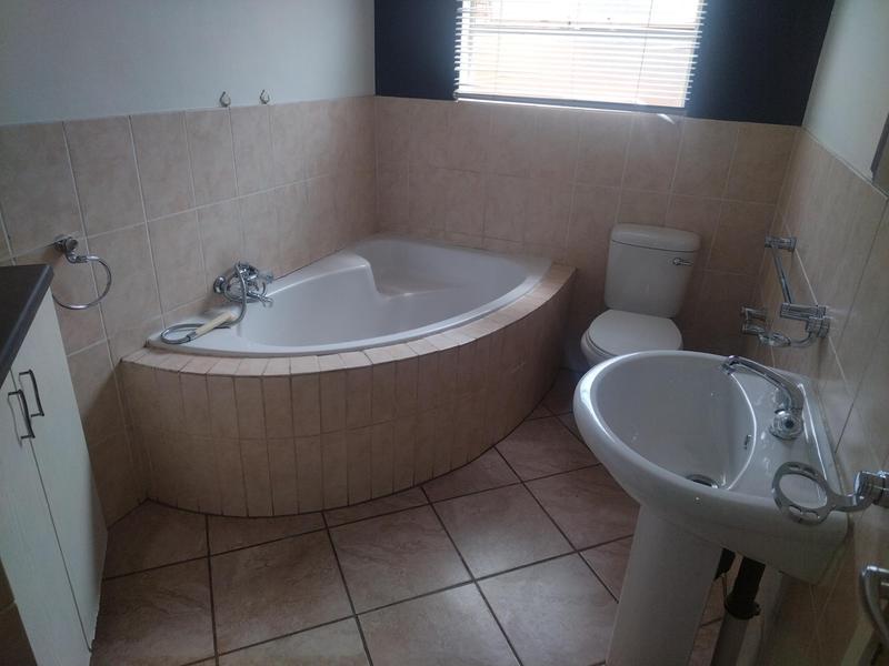 To Let 3 Bedroom Property for Rent in Randfontein Gauteng