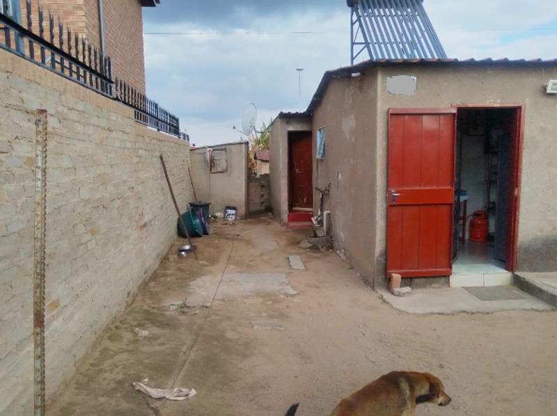 8 Bedroom Property for Sale in Olievenhoutbosch Gauteng