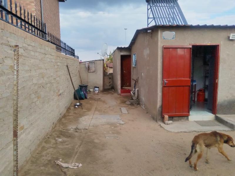 8 Bedroom Property for Sale in Olievenhoutbosch Gauteng