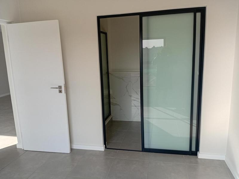 To Let 2 Bedroom Property for Rent in Waterfall Gauteng