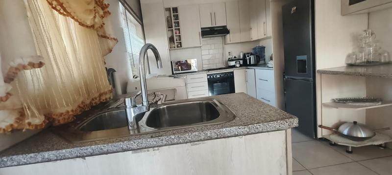 4 Bedroom Property for Sale in Elandspoort Gauteng