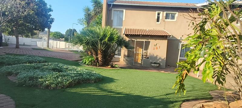 4 Bedroom Property for Sale in Elandspoort Gauteng