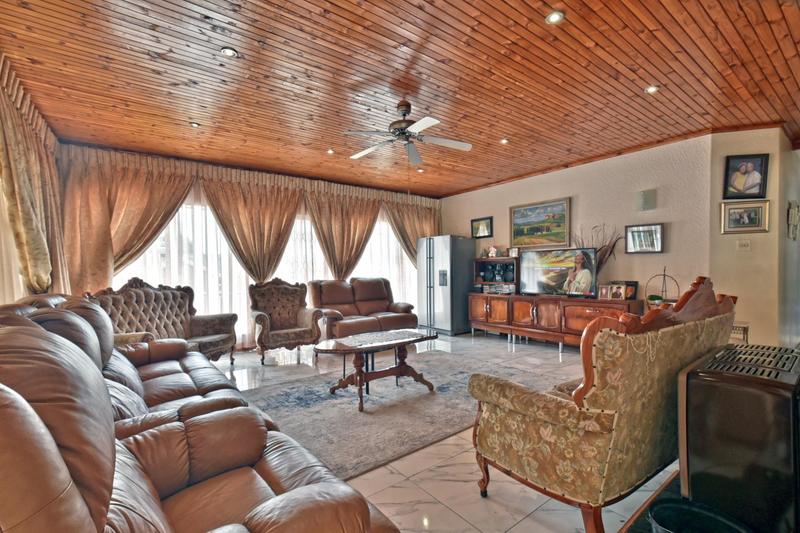 5 Bedroom Property for Sale in Glenanda Gauteng