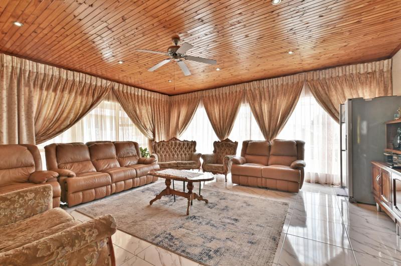 5 Bedroom Property for Sale in Glenanda Gauteng