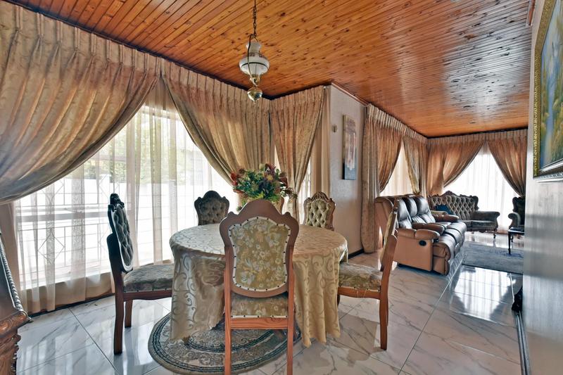 5 Bedroom Property for Sale in Glenanda Gauteng