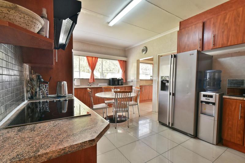 5 Bedroom Property for Sale in Glenanda Gauteng