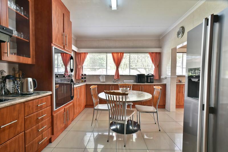 5 Bedroom Property for Sale in Glenanda Gauteng
