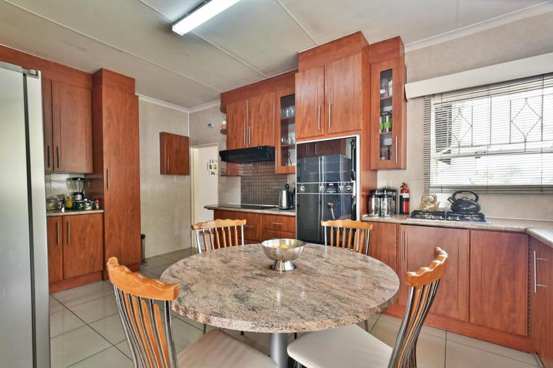 5 Bedroom Property for Sale in Glenanda Gauteng