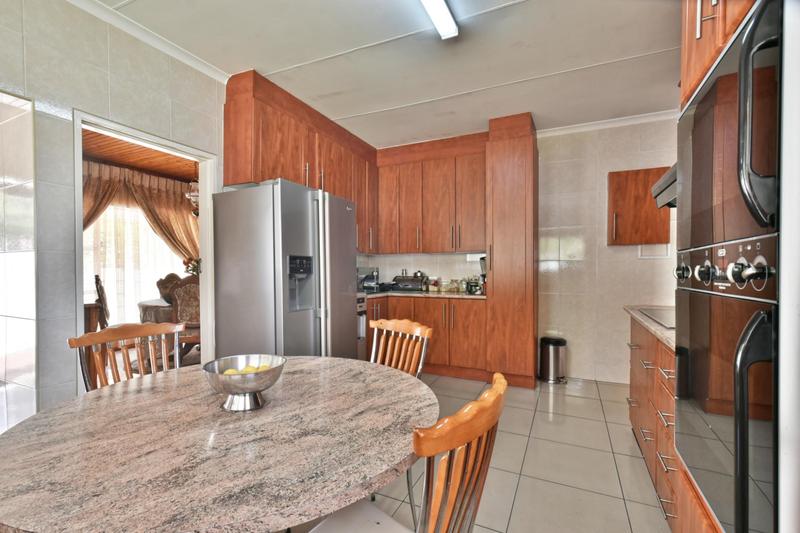 5 Bedroom Property for Sale in Glenanda Gauteng