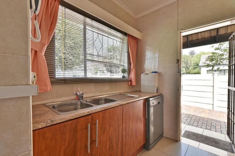 5 Bedroom Property for Sale in Glenanda Gauteng